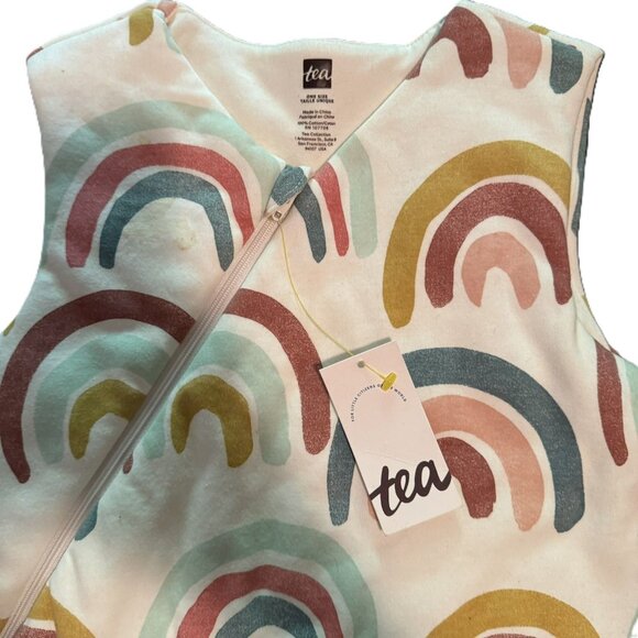 NWT Tea Collection Rainbow Print Sleep Sack, Wearable Blanket, Newborn - Picture 2 of 6